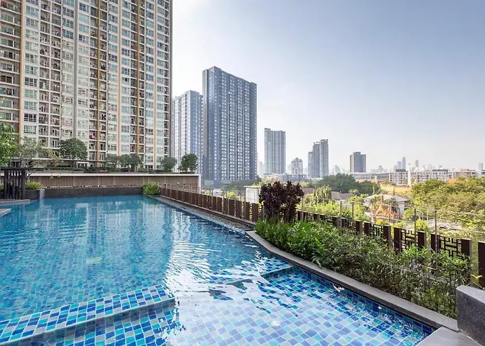 Luxury Onnutbtse9 40sqmt Netflix & Bts& Pool & Gym Yl شقة